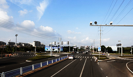道路監(jiān)控系統(tǒng)設(shè)備和車(chē)用監(jiān)控系統(tǒng)設(shè)備區(qū)別?